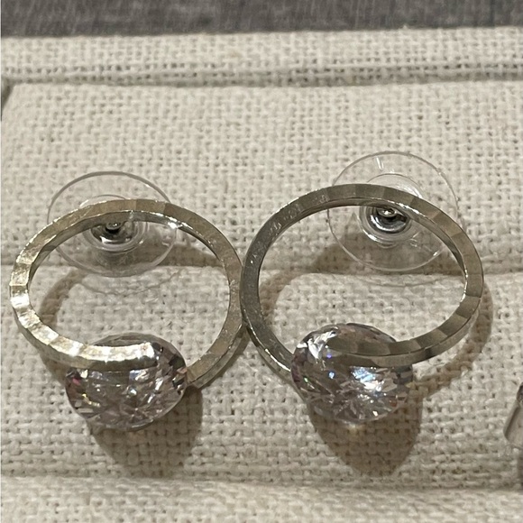 Three pairs of earrings - Picture 2 of 7